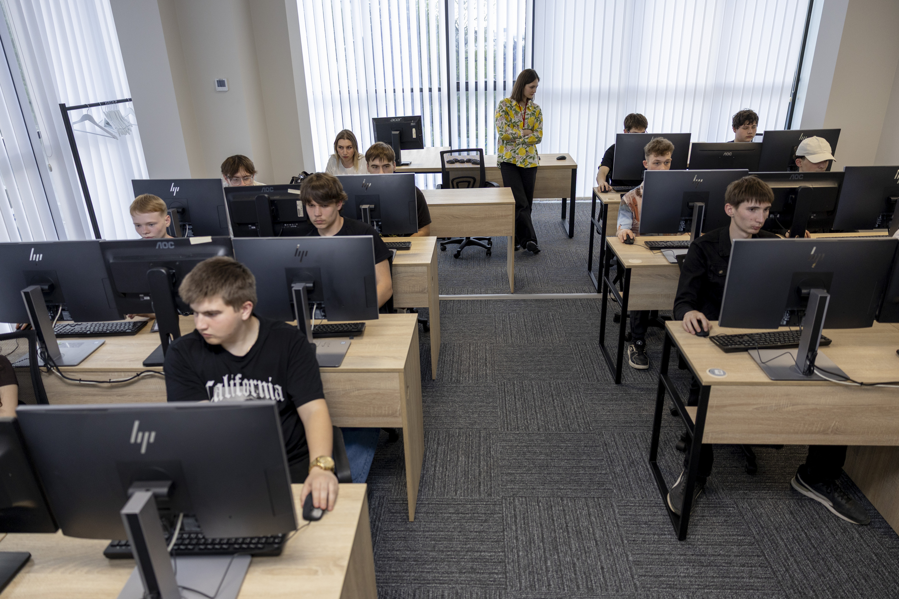 De ce Programare, Baze de Date și Rețele