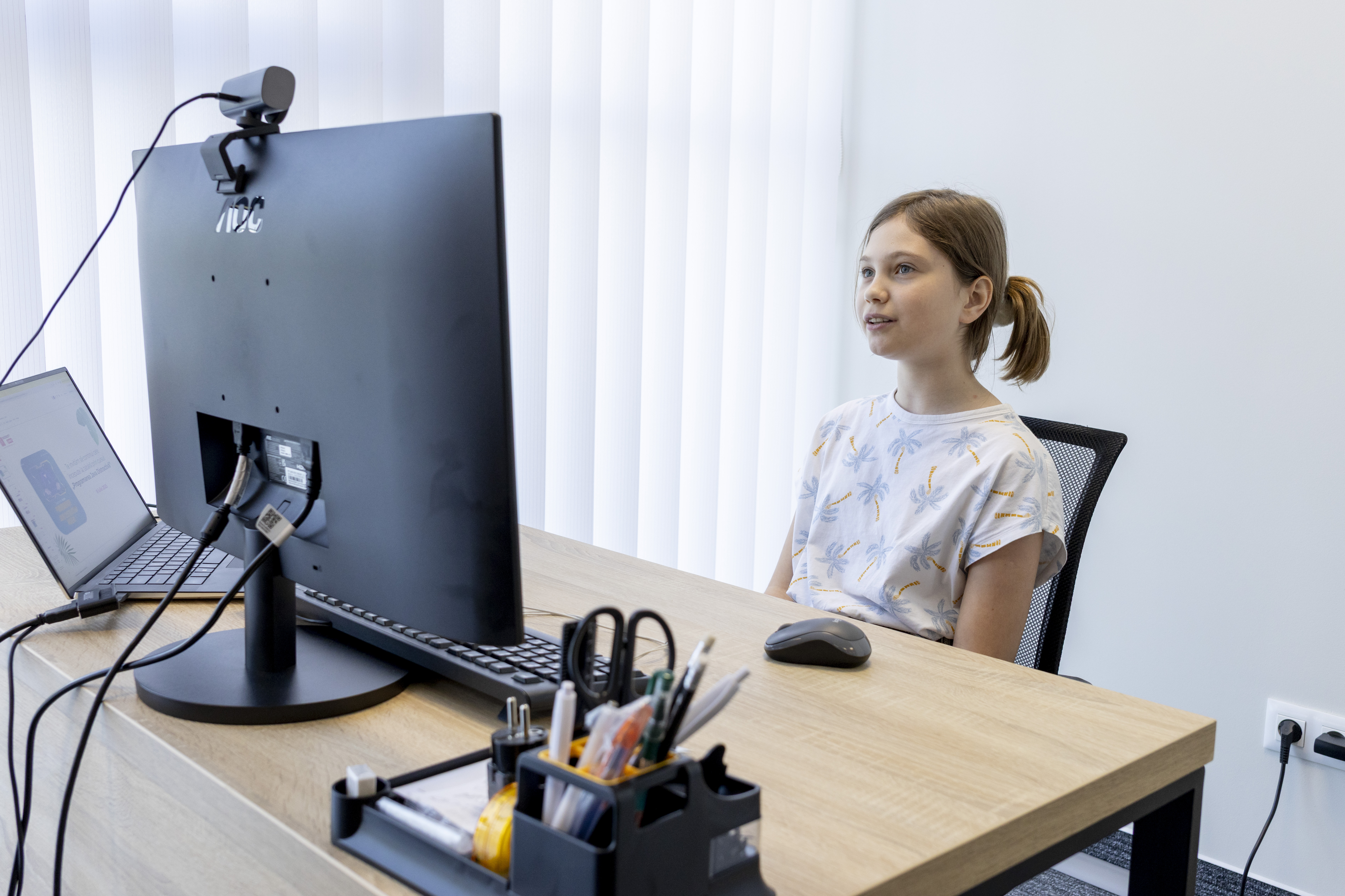 Elevă la calculator